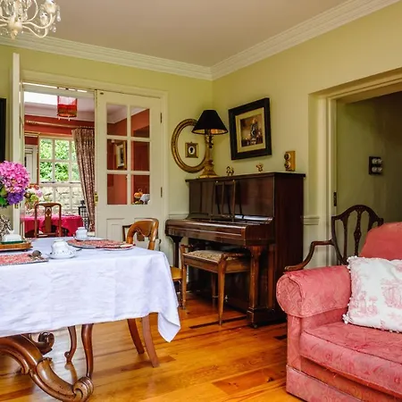 Brooklawn House Bed & Breakfast *