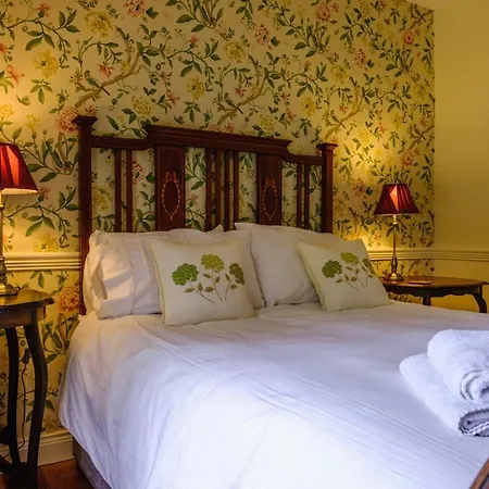 Brooklawn House Bed & Breakfast
